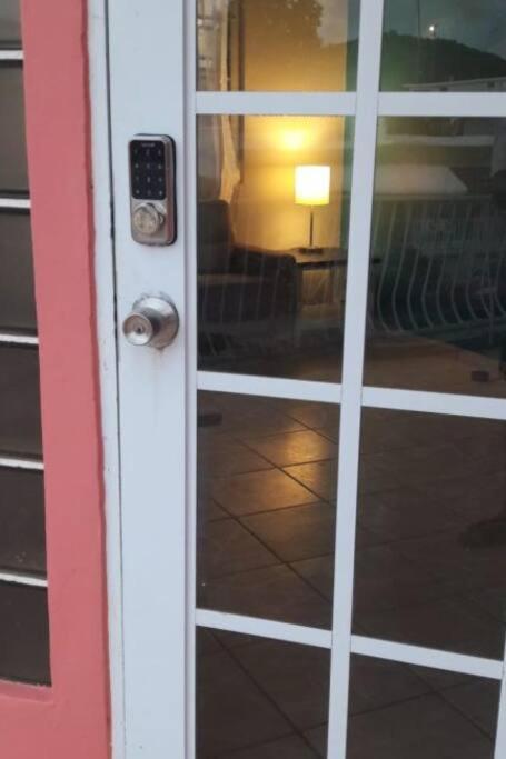 Cozy Cute Home 2Nd Floor Pay At The Property And We Have Many Method Of Payments Just Ask Us 파하르도 외부 사진